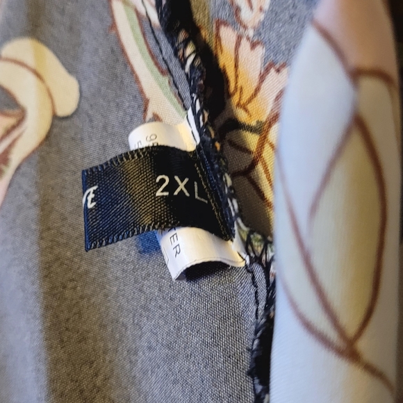 NWOT!! FLORAL OFF THE SHOULDER RUFFLE SLEEVED TOP!! 🌸🌼🏵 - Picture 7 of 8